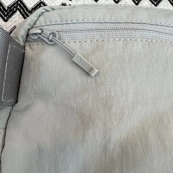 NWT Seal Grey lululemon Everywhere Belt Bag EBB 1L FAST SHIP - Picture 8 of 13
